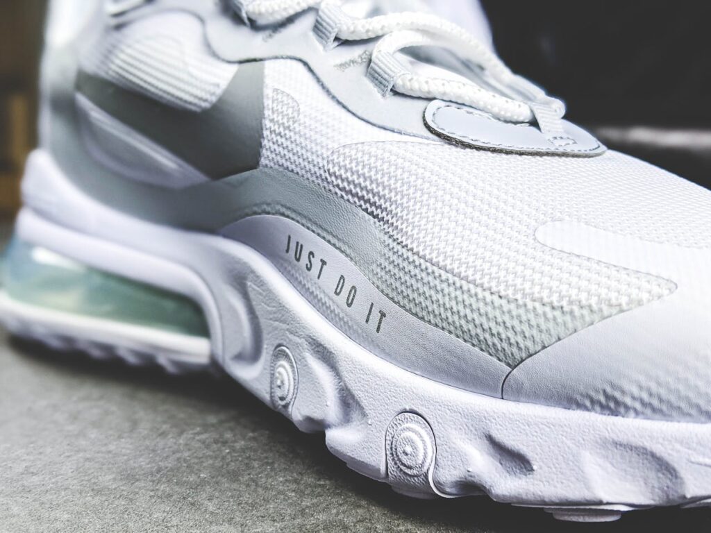 Descubre cuándo una marca necesita madurar y los indicadores estratégicos que consolidan su credibilidad, coherencia y crecimiento sostenible.