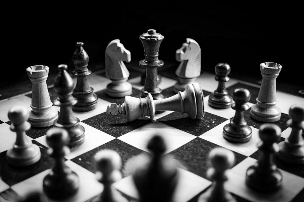 Estrategia y ejecución: cómo convertir planes en resultados | MORA Comunicación y Mercadotecnia | Ajedrez. El error de aparentar crecimiento | MORA Comunicación y Mercadotecnia